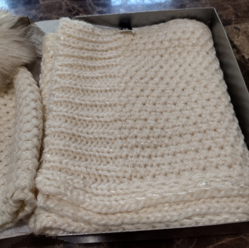 Hat & Scarf Set - Picture 5 of 10